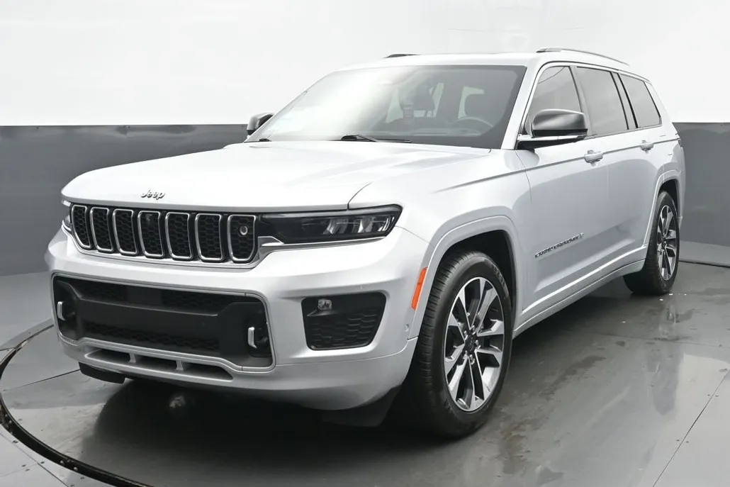 2022 Jeep Grand Cherokee Overland photo 1