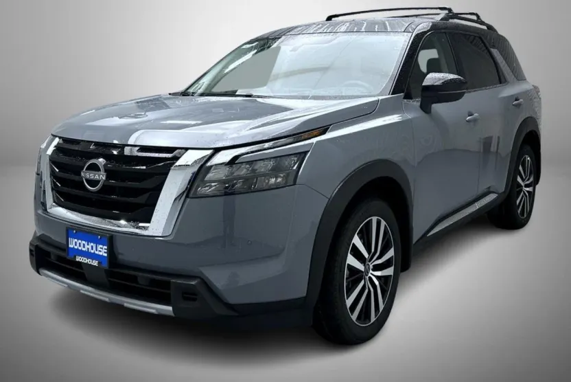 2025 Nissan Pathfinder Platinum photo 1