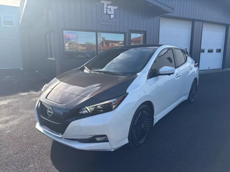2023 Nissan Leaf SV Plus photo 1