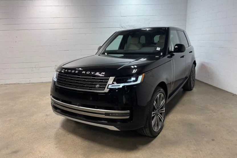 2025 Land Rover Range Rover SE photo 1