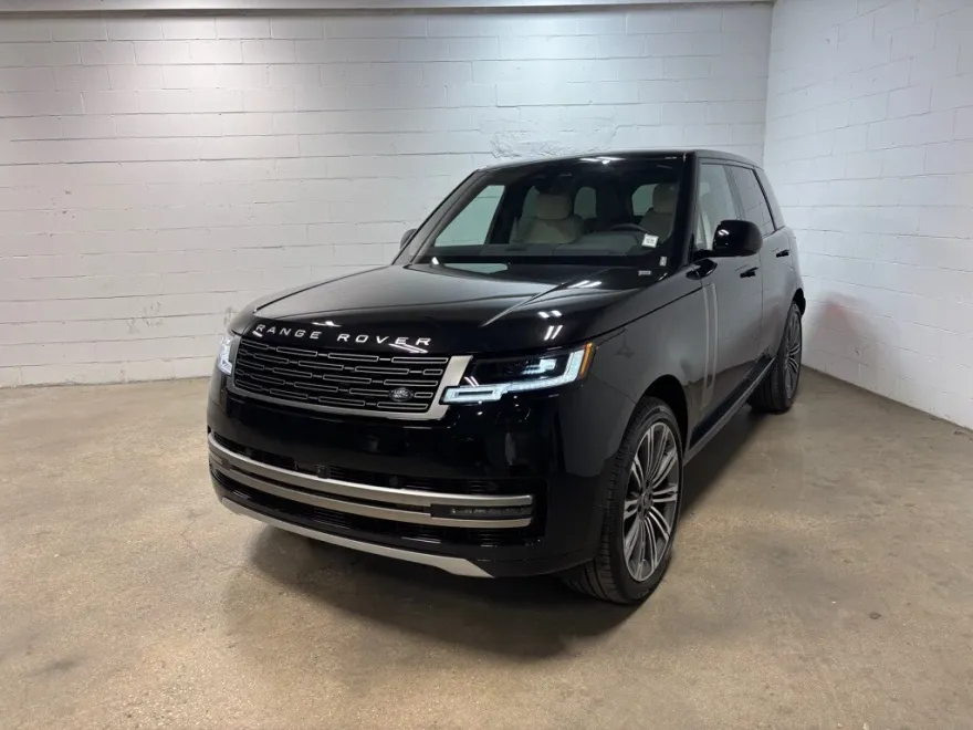 2025 Land Rover Range Rover SE photo 1