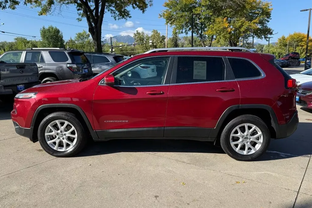 2016 Jeep Cherokee Latitude photo 1