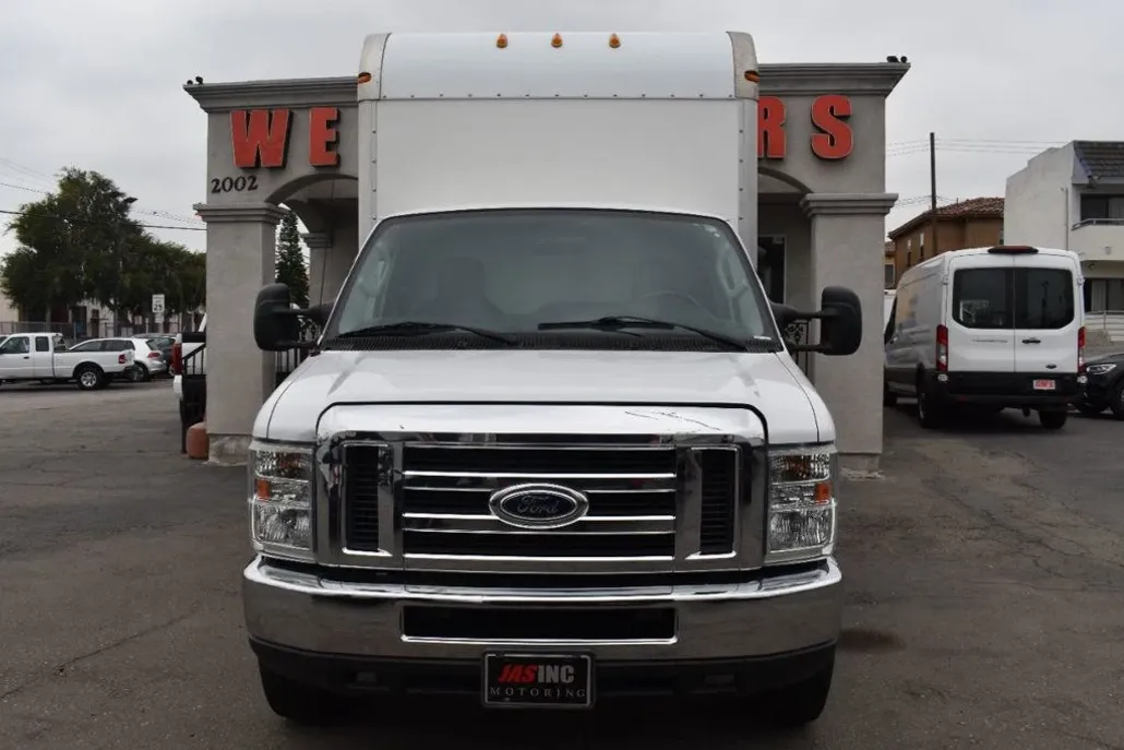 2016 Ford E-350 photo 1
