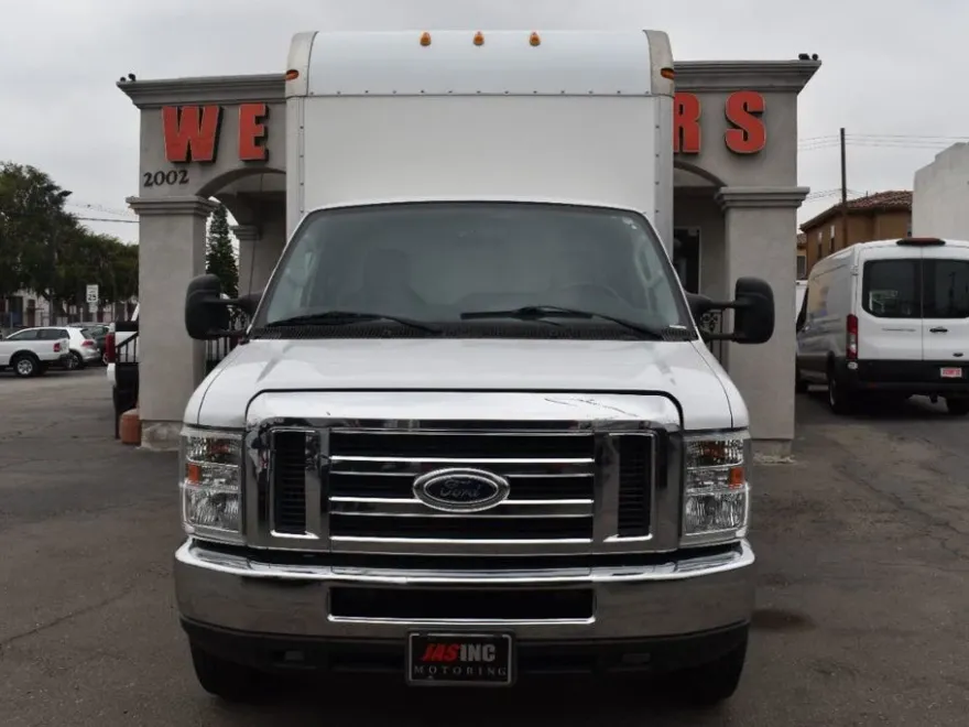 2016 Ford E-350 photo 1