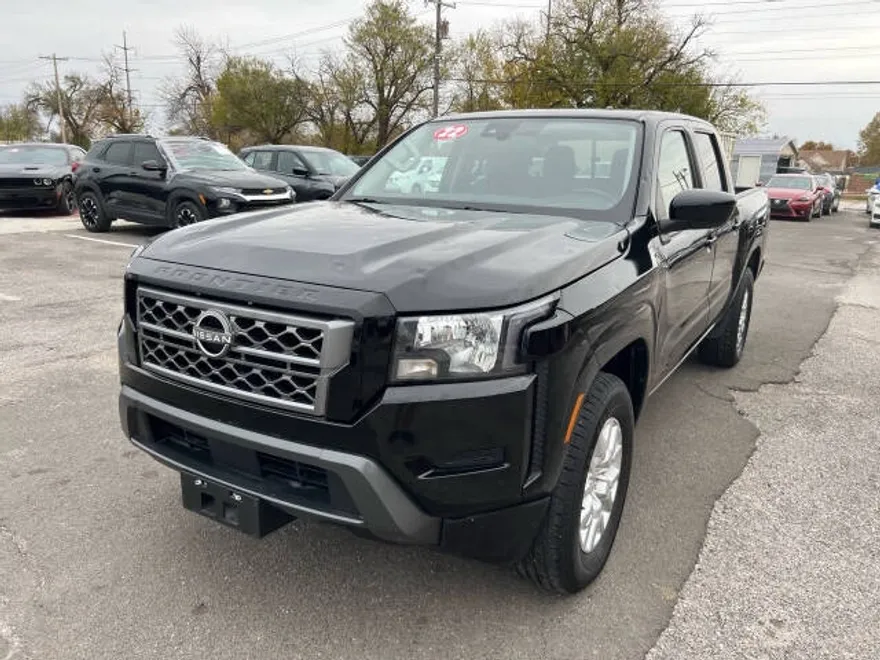 2022 Nissan Frontier Crew Cab photo 1