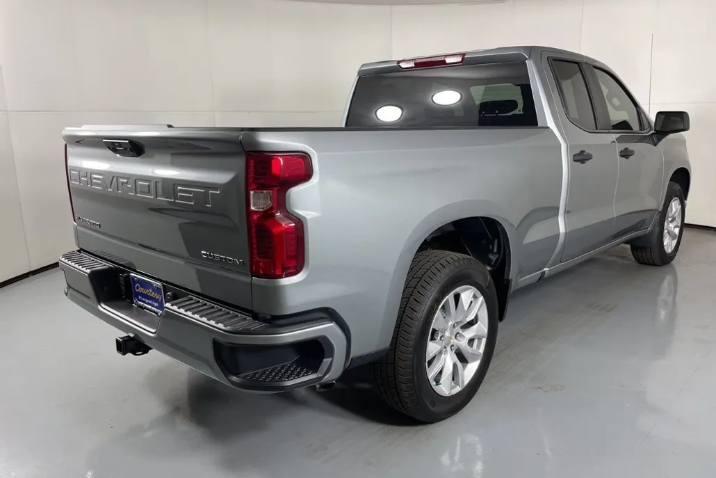 2026 Chevrolet Silverado 1500 Custom photo 1