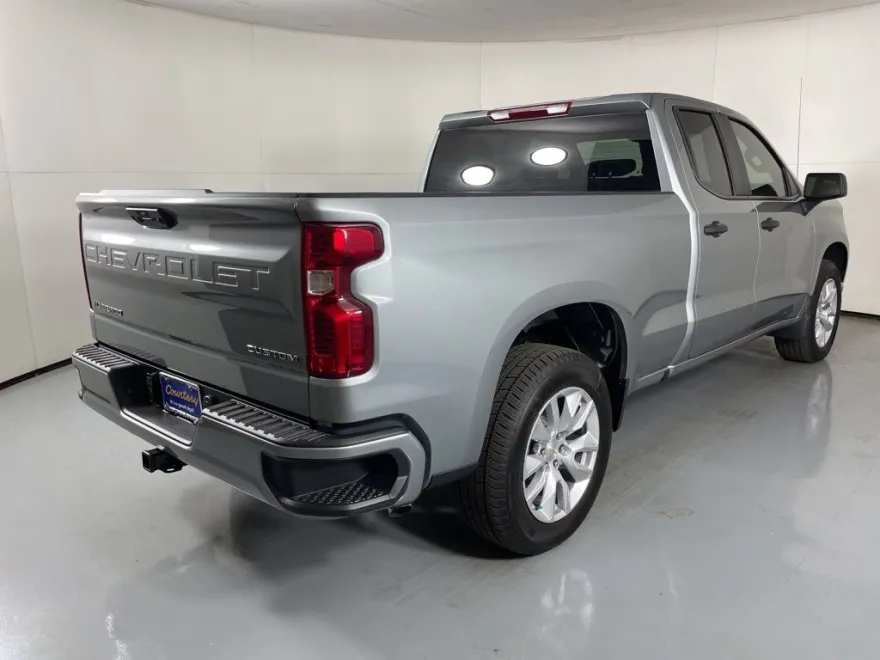 2026 Chevrolet Silverado 1500 Custom photo 1