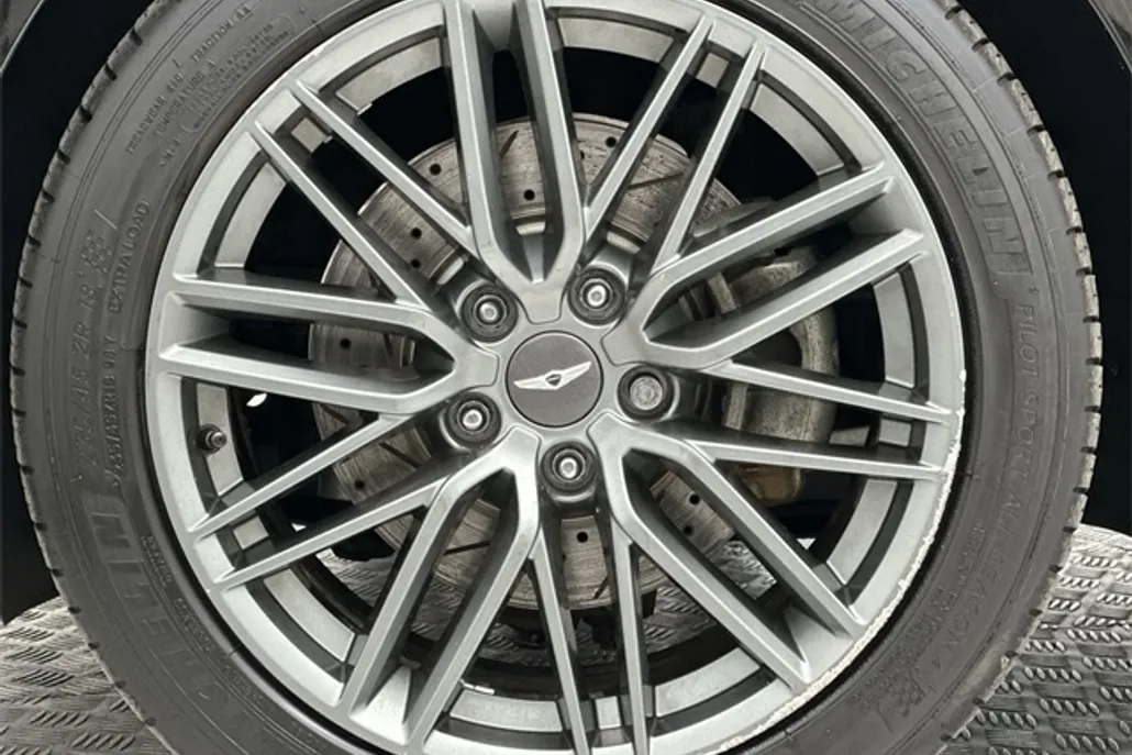 2019 Genesis G70 2.0T Advanced photo 1