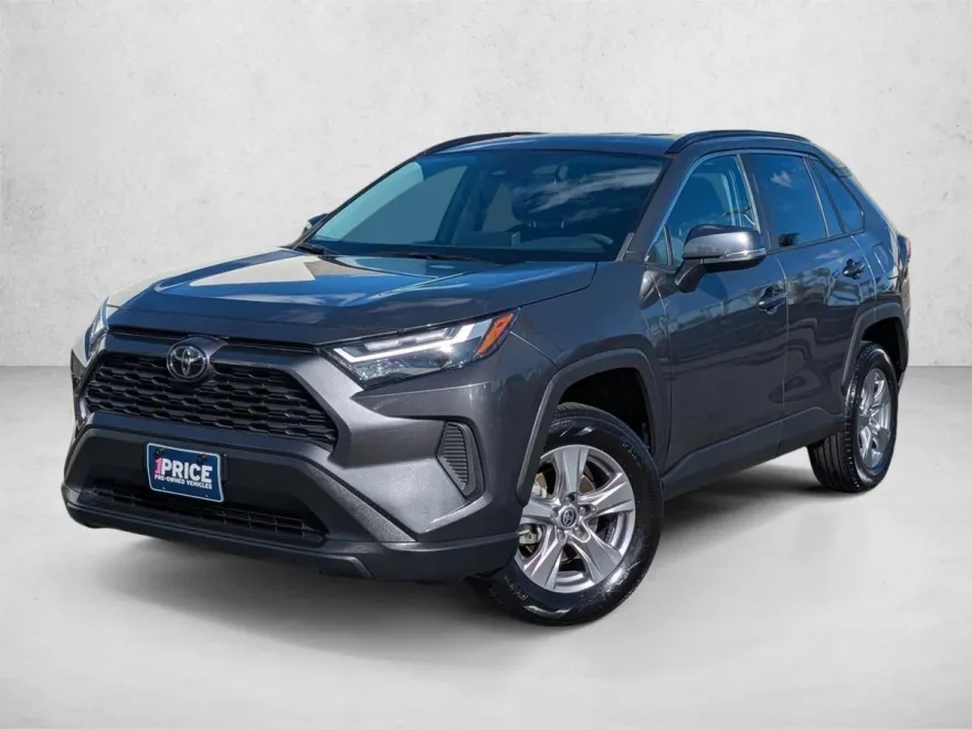 2023 Toyota RAV4 XLE photo 1