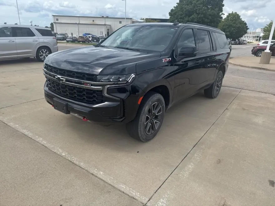 2021 Chevrolet Suburban Z71 photo 1