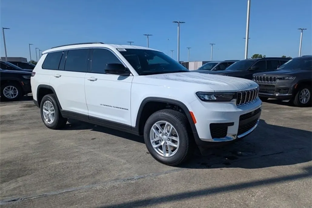 2025 Jeep Grand Cherokee Laredo photo 1