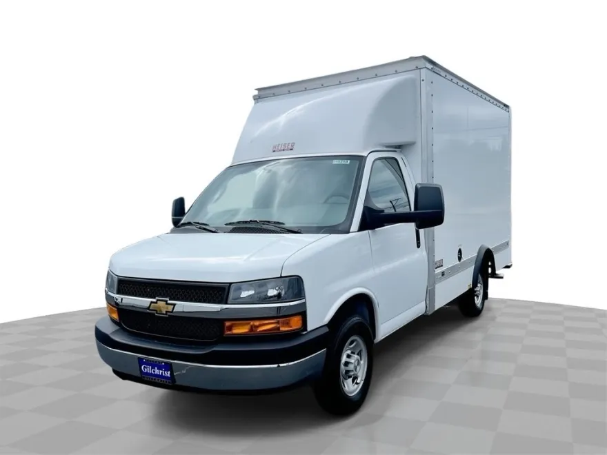 2025 Chevrolet Express Cutaway 3500 photo 1