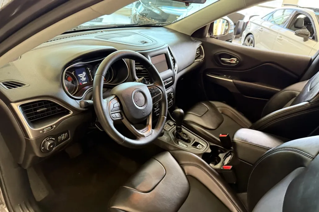 2019 Jeep Cherokee Latitude photo 1