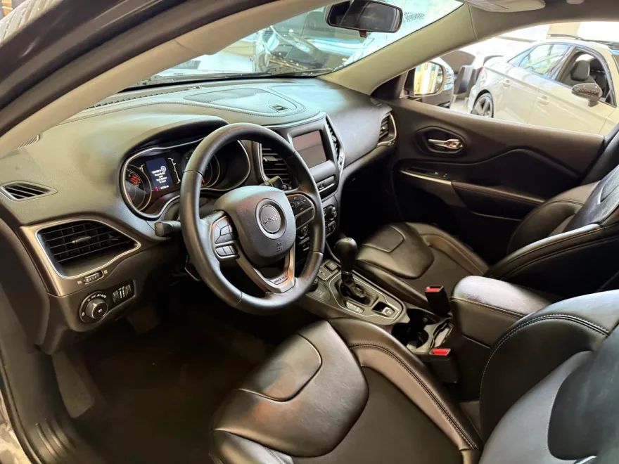 2019 Jeep Cherokee Latitude photo 1
