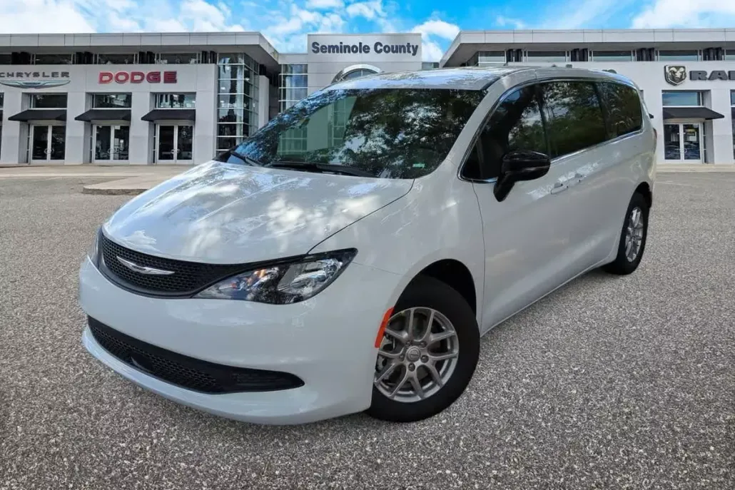 2026 Chrysler Voyager LX photo 1