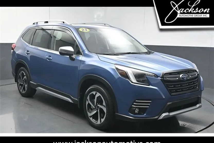 2023 Subaru Forester Touring photo 1