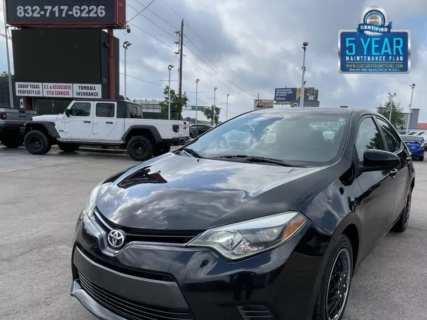 2016 Toyota Corolla LE photo 1