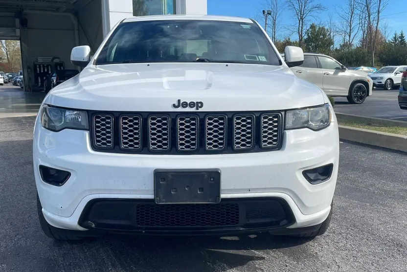 2019 Jeep Grand Cherokee Altitude photo 1