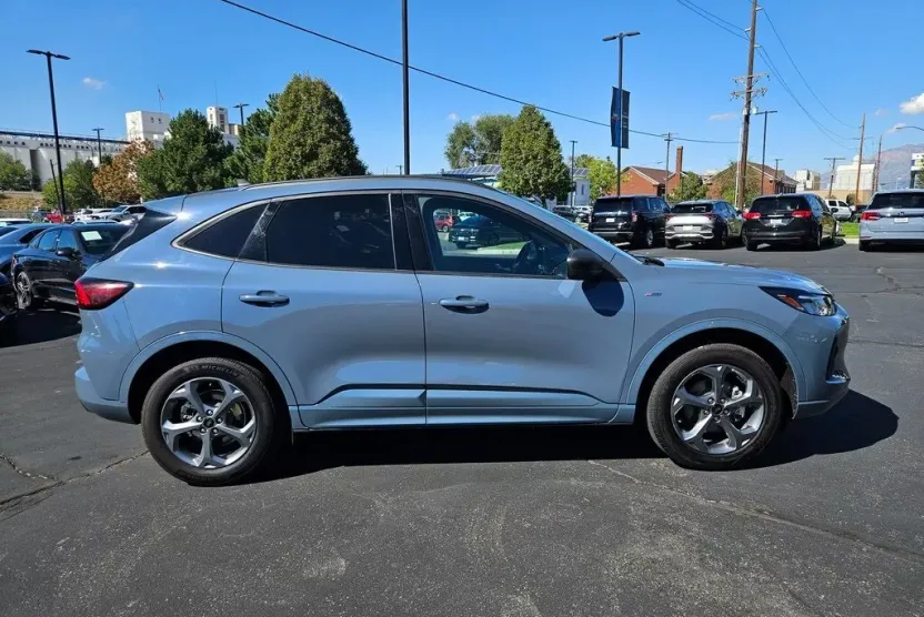 2024 Ford Escape ST-Line photo 1