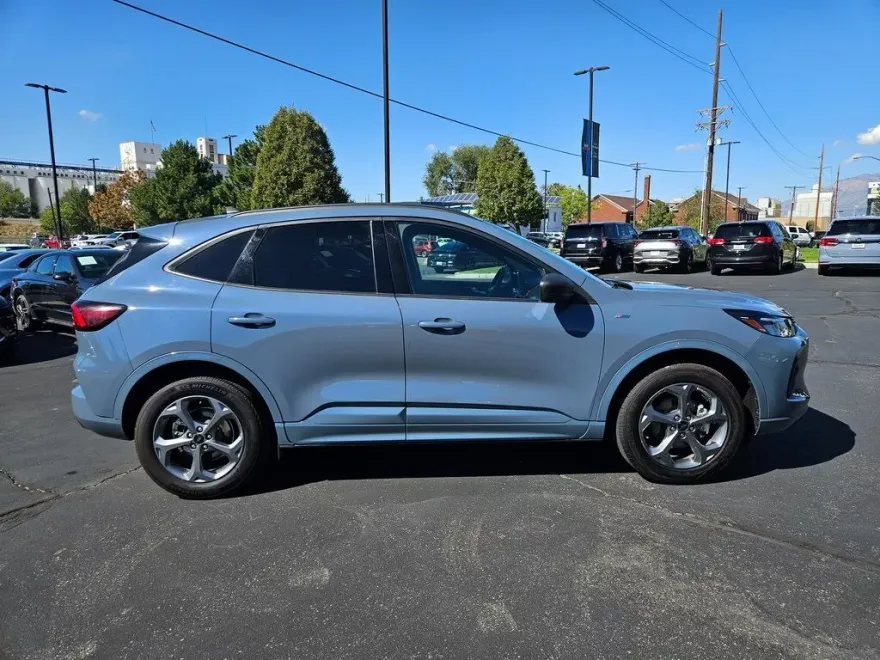 2024 Ford Escape ST-Line photo 1