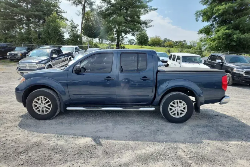 2017 Nissan Frontier SV photo 1