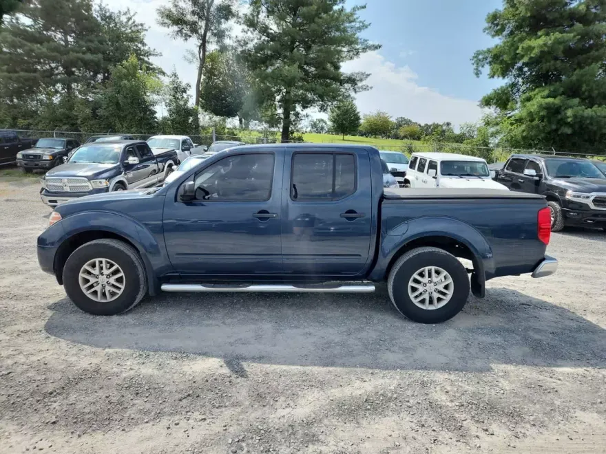 2017 Nissan Frontier SV photo 1