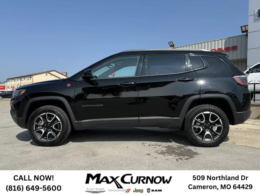 2024 Jeep Compass Trailhawk photo 1