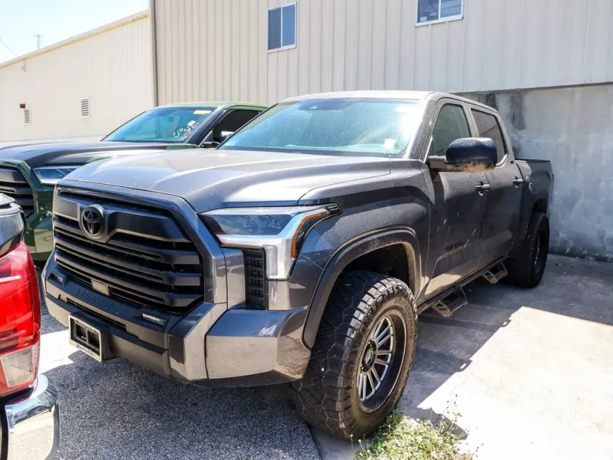 2023 Toyota Tundra SR5 photo 1