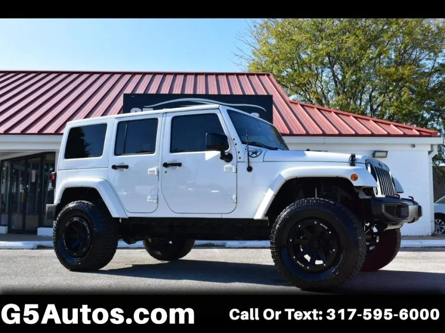 2014 Jeep Wrangler Unlimited Sahara photo 1