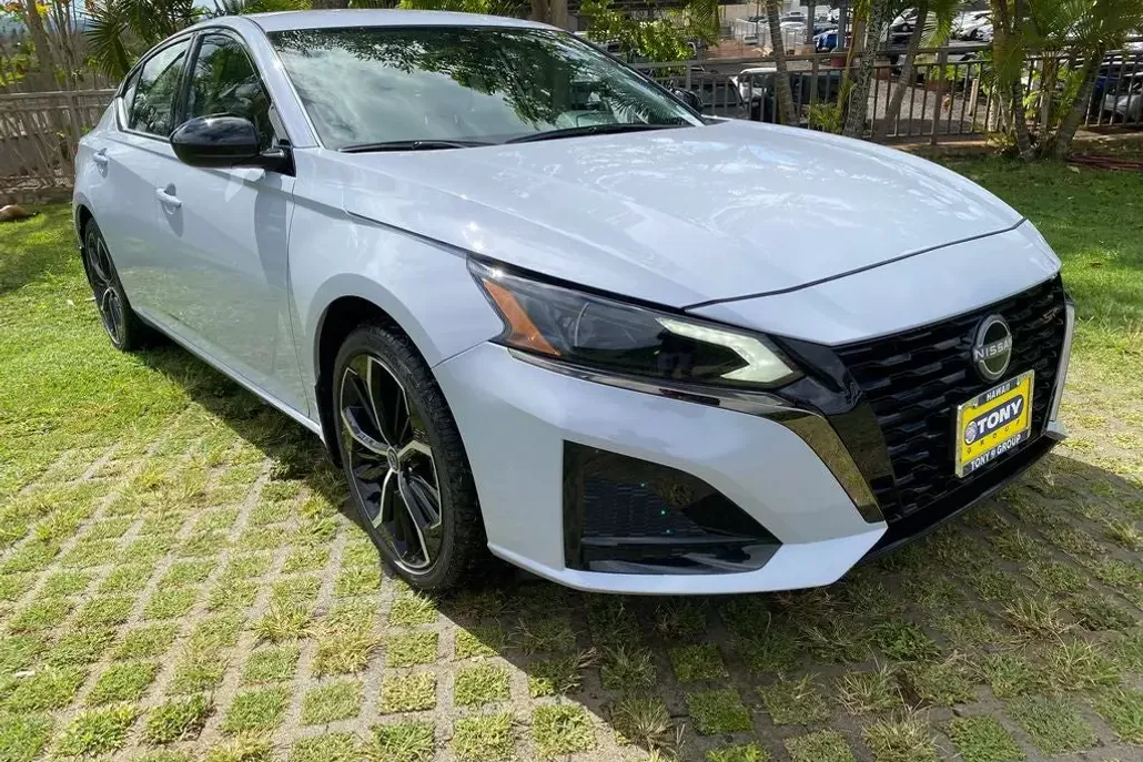 2025 Nissan Altima 2.5 SR photo 1
