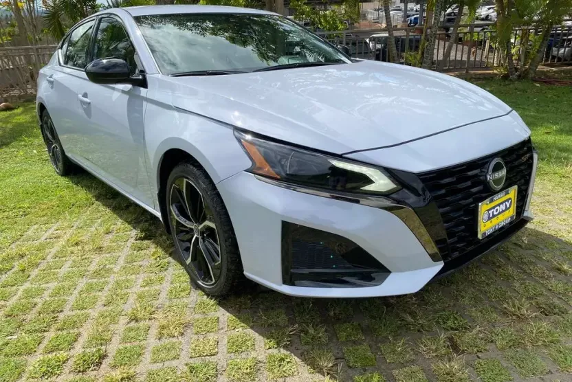 2025 Nissan Altima 2.5 SR photo 1
