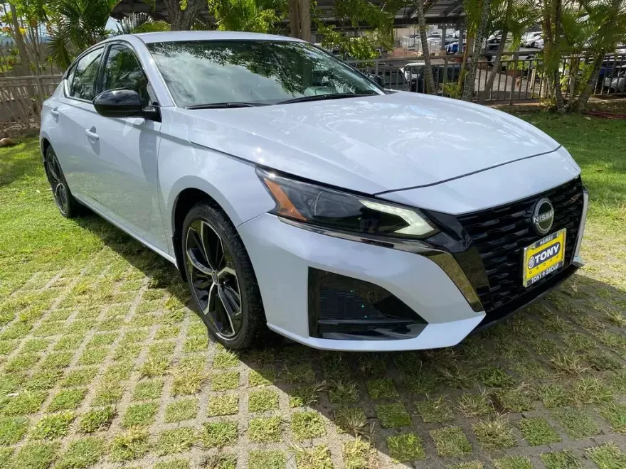 2025 Nissan Altima 2.5 SR photo 1