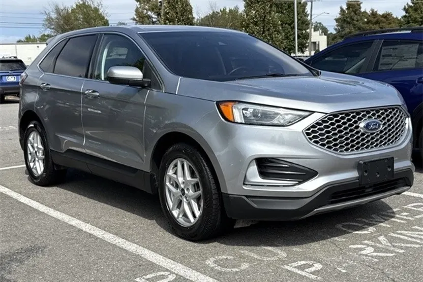 2022 Ford Edge SEL photo 1