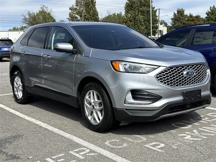 2022 Ford Edge SEL photo 1
