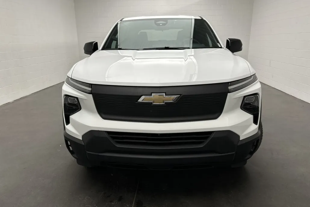 2024 Chevrolet Silverado EV Work Truck photo 1