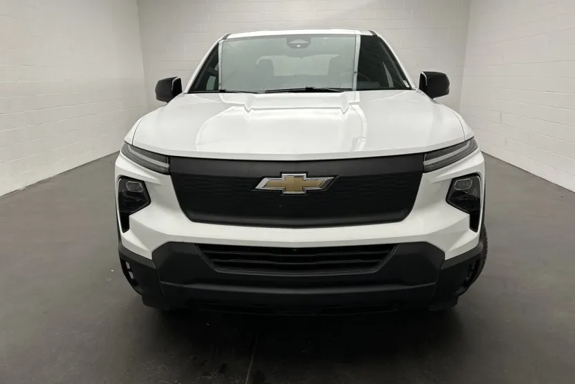 2024 Chevrolet Silverado EV Work Truck photo 1
