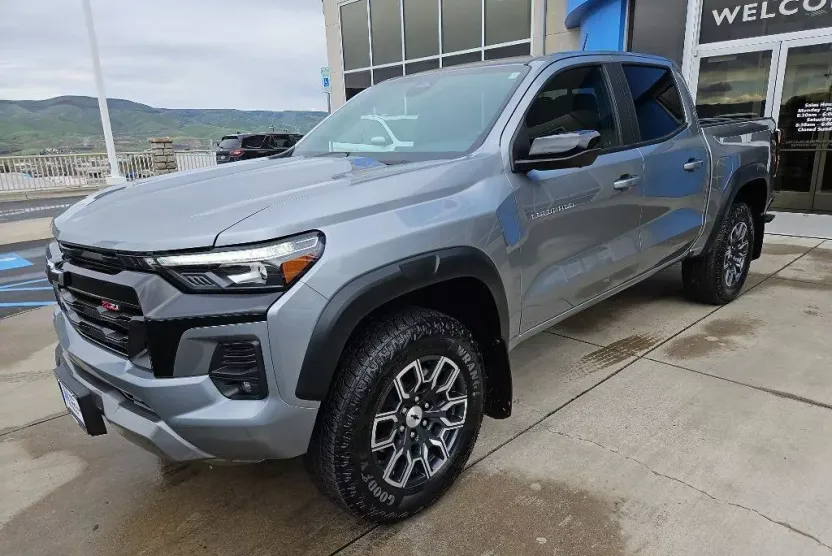 2024 Chevrolet Colorado Z71 photo 1