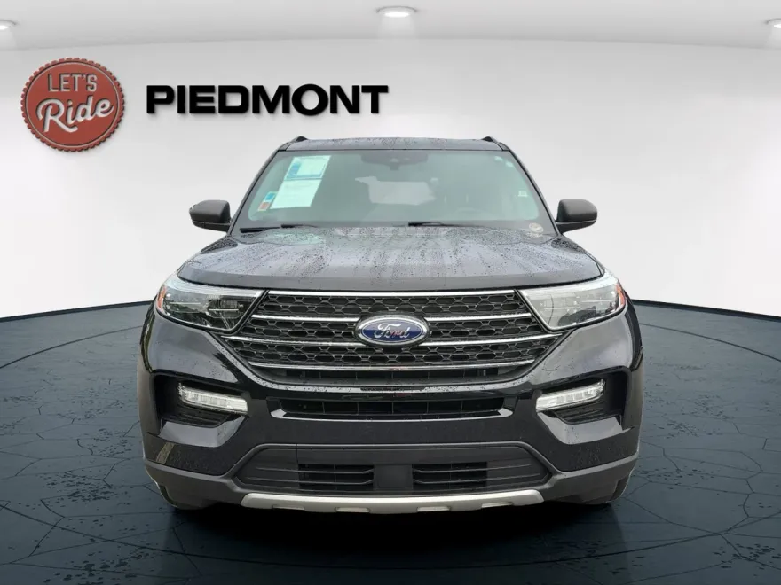 2022 Ford Explorer XLT photo 1
