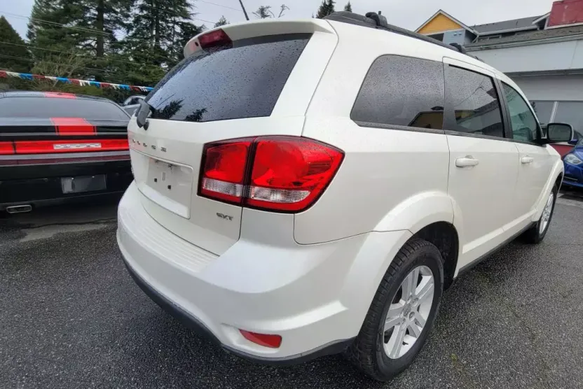 2012 Dodge Journey SXT photo 1