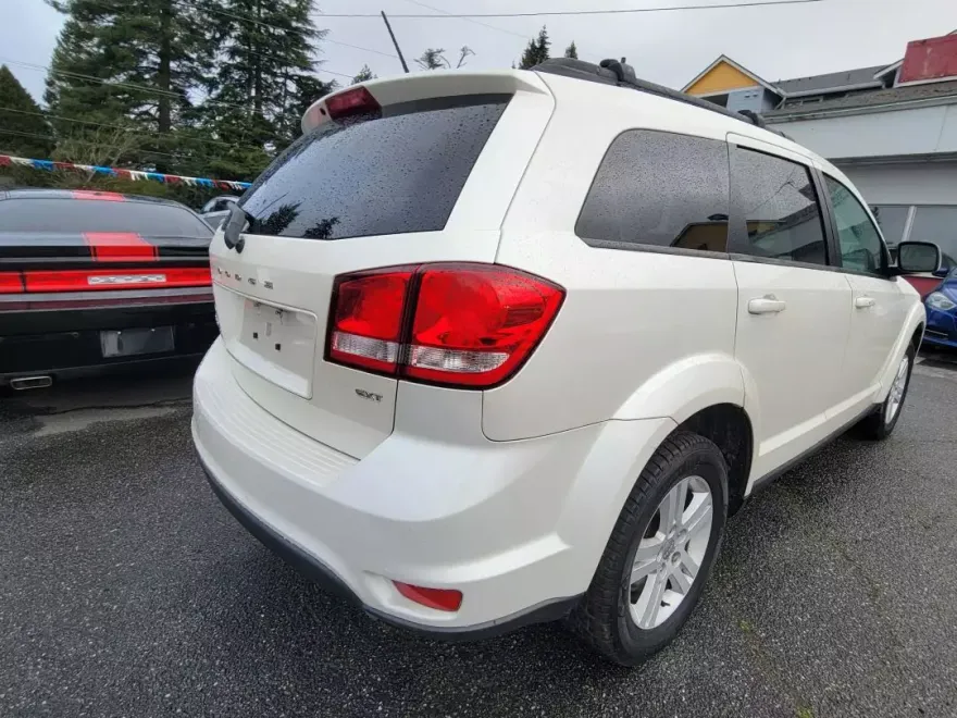 2012 Dodge Journey SXT photo 1