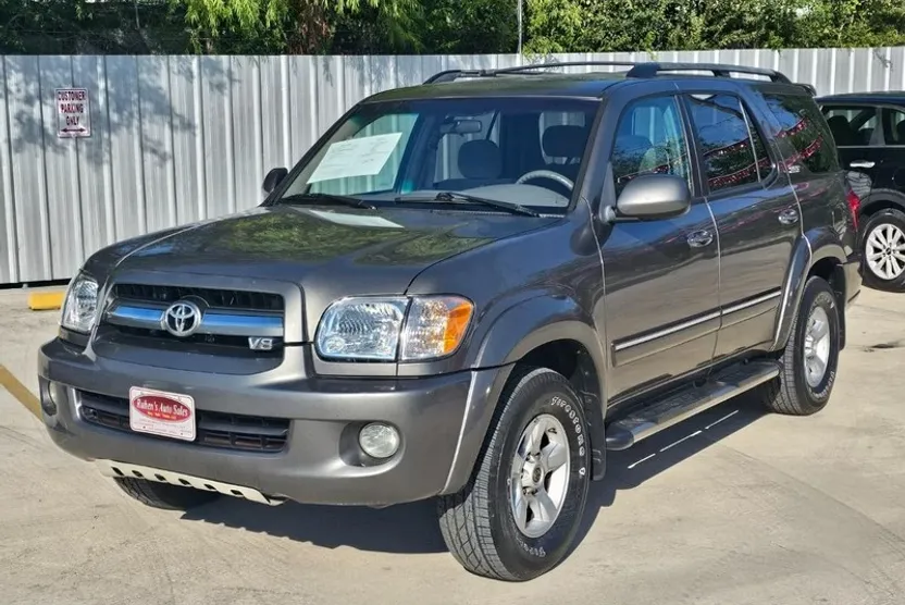 2006 Toyota Sequoia SR5 photo 1