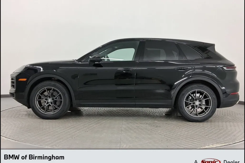 2024 Porsche Cayenne photo 1