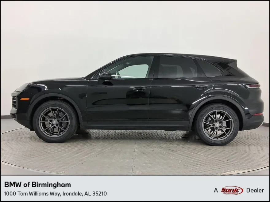 2024 Porsche Cayenne photo 1