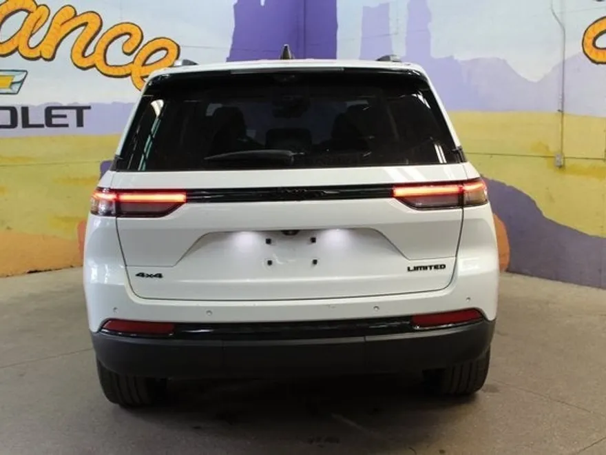 2023 Jeep Grand Cherokee Limited photo 1