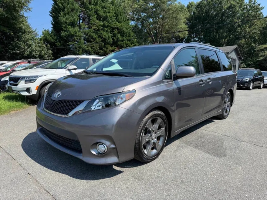 2012 Toyota Sienna photo 1
