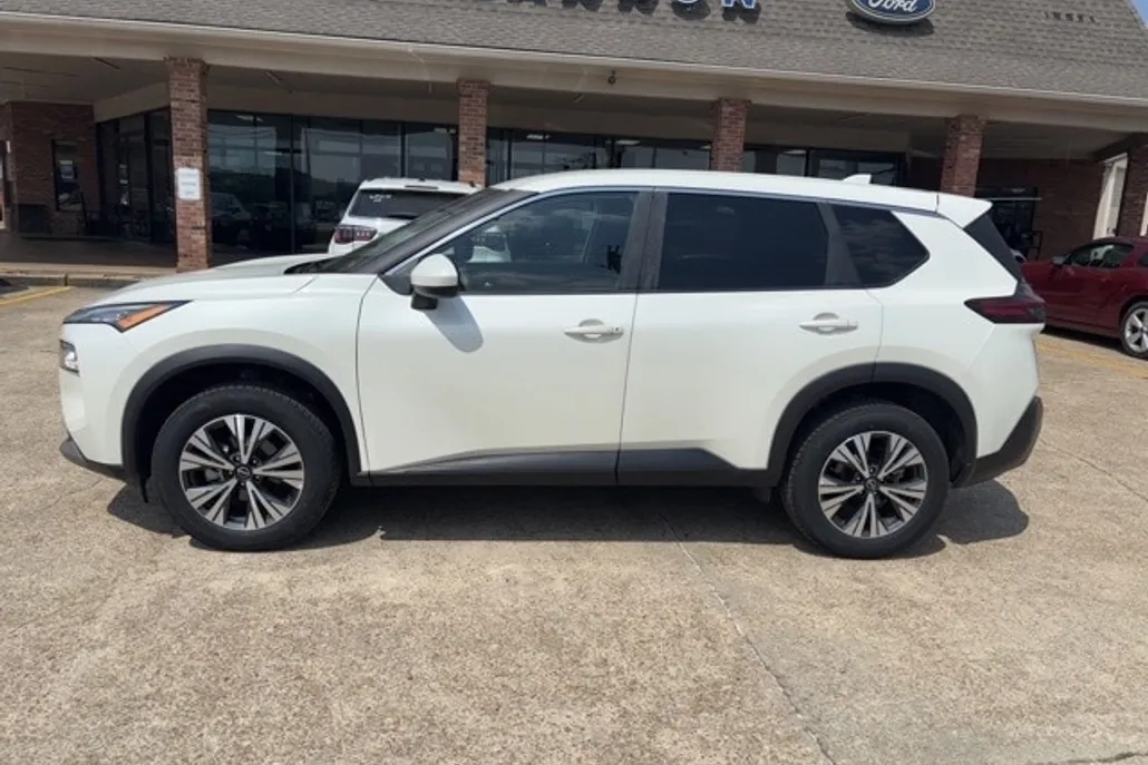 2023 Nissan Rogue SV photo 1