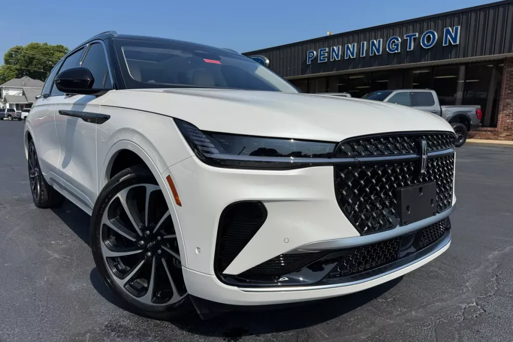 2024 Lincoln Nautilus Black Label photo 1