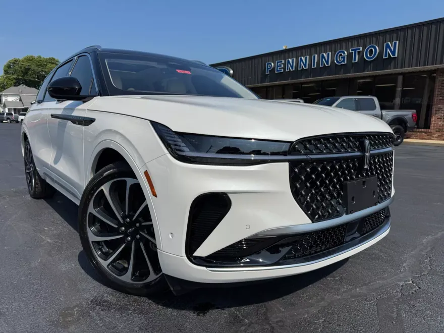 2024 Lincoln Nautilus Black Label photo 1