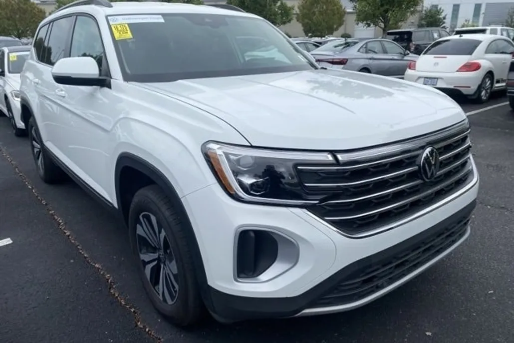 2024 Volkswagen Atlas SE photo 1