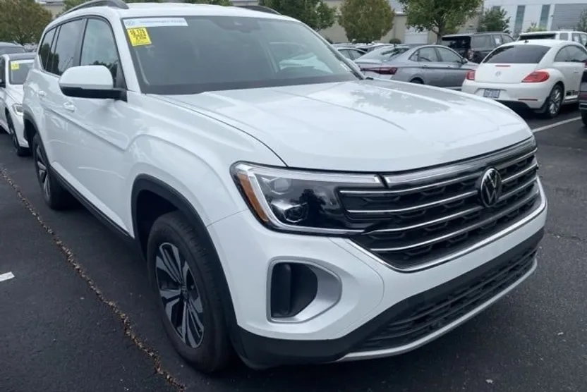 2024 Volkswagen Atlas SE photo 1